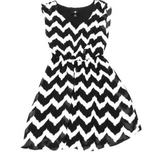 Back and white zebra dress size XS